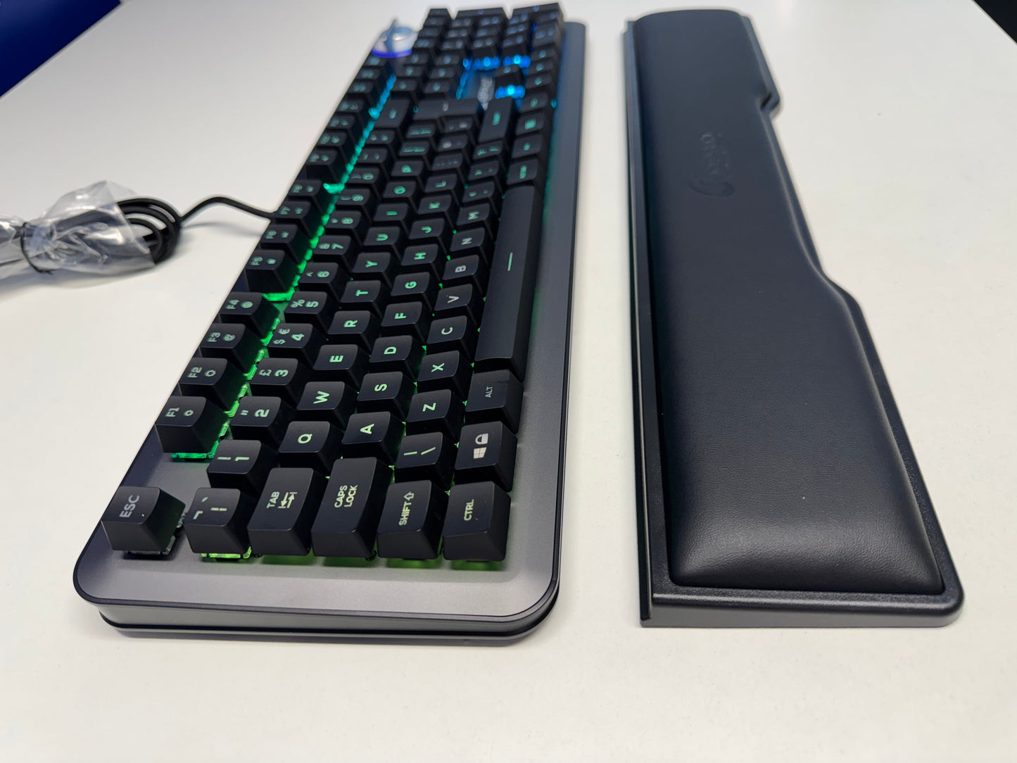 QPAD MK-95 PRO GAMING OPTO Q-MECHANICAL KEYBOARD