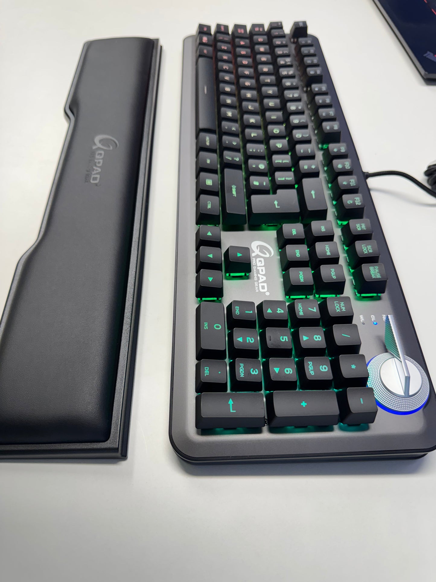 QPAD MK-95 PRO GAMING OPTO Q-MECHANICAL KEYBOARD