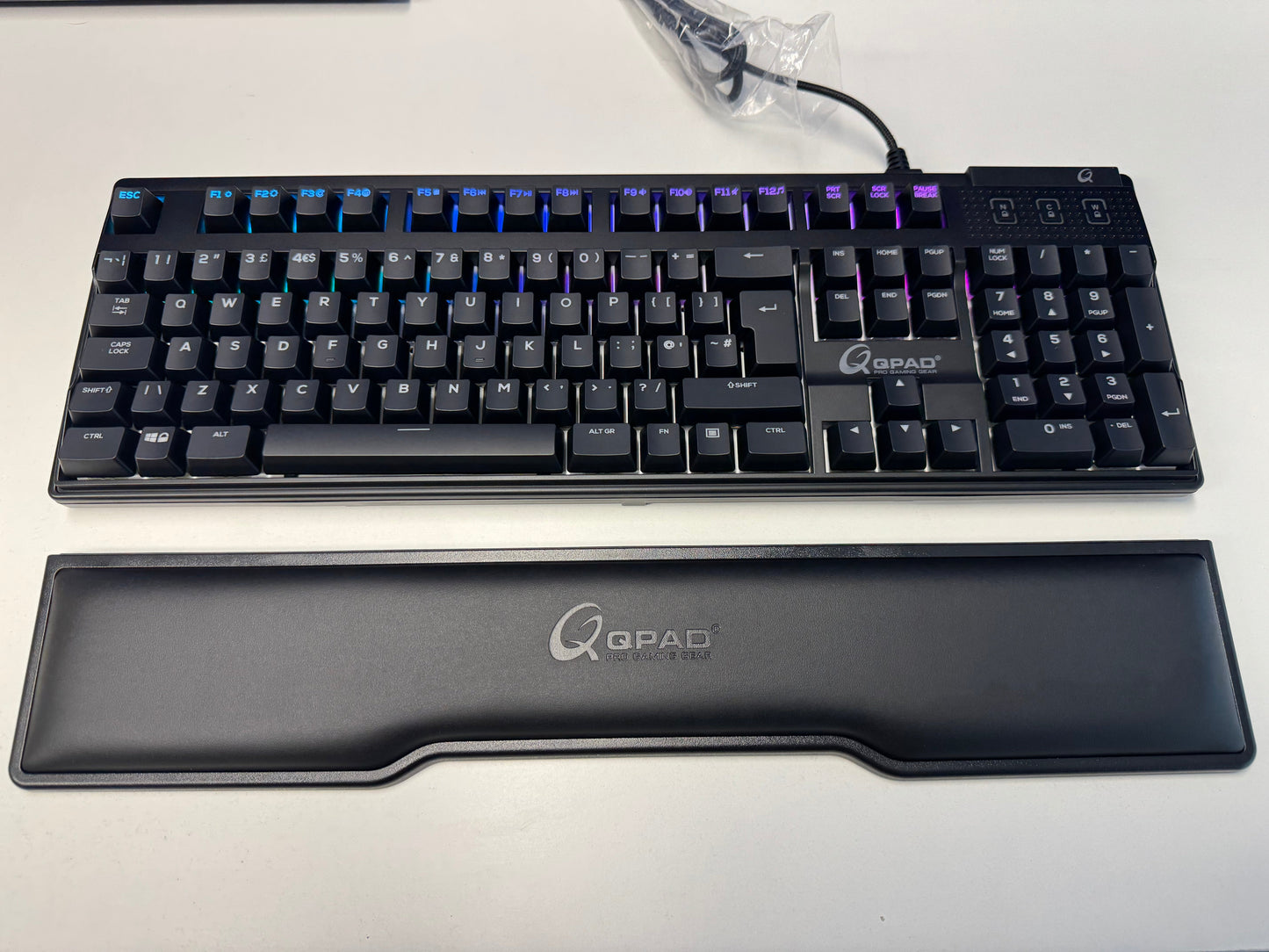 QPAD MK-75 PRO Gaming Mechanical Cherry MX Keyboard