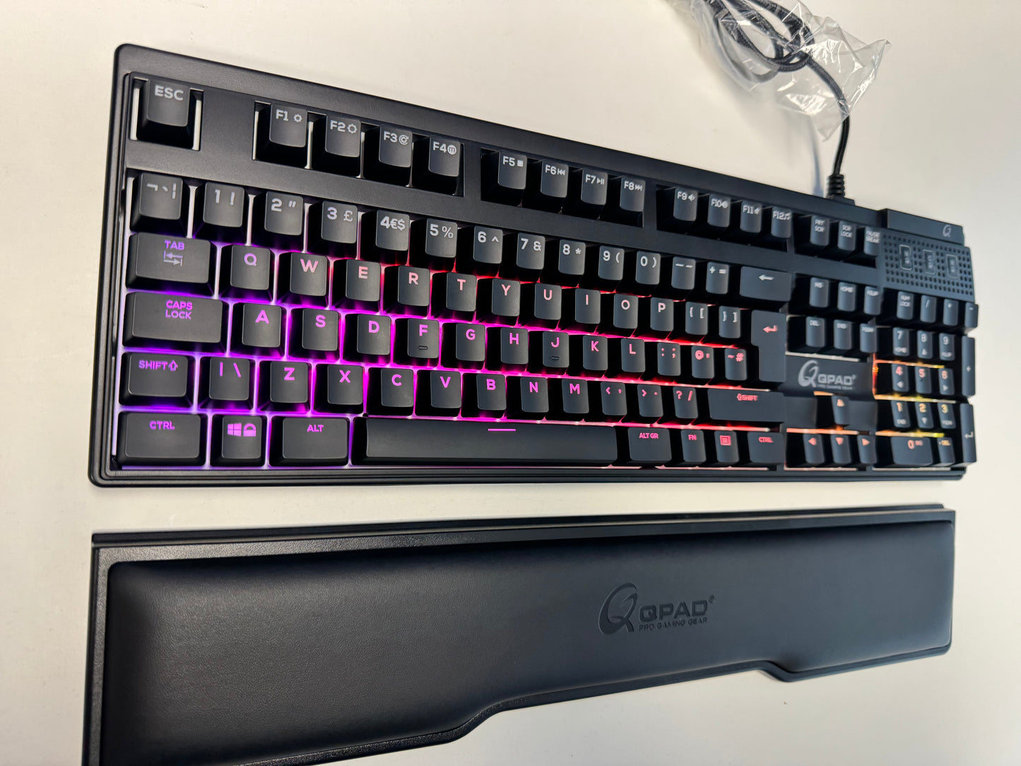 QPAD MK-75 PRO Gaming Mechanical Cherry MX Keyboard